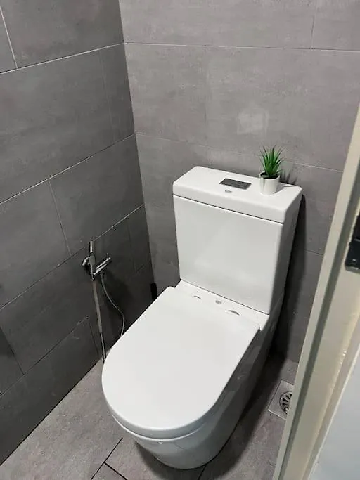 Arte Mont Kiara Elegant Highest Floor Netflix 6Pax Apartment Kuala Lumpur 0*,  Malaysia